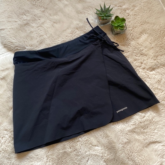 Patagonia Women's Skort Skirt With Shorts Wrap Black Size Medium - Picture 1 of 11
